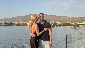 "Λίγο κρασί λίγο θάλασσα και το αγόρι της" | Το ιδανικό κυριακάτικο απόγευμα της Κατερίνας Καινούργιου