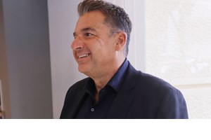 Φθινοπωρινές βουτιές για τον Γιώργο Λιάγκα | Η εντυπωσιακή λήψη από τη Βουλιαγμένη - εικόνα 2