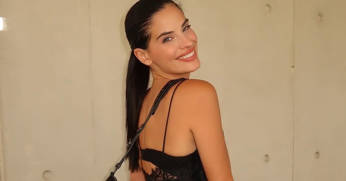 Η Χριστίνα Μπόμπα όπως δεν την έχουμε ξαναδεί | Μικρό χαριτωμένο κοριτσάκι με το μαγιό της - εικόνα 2