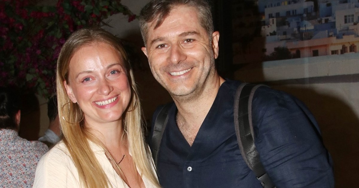 Στο στολισμένο σαλόνι της Λένας Δροσάκη | Το cute χριστουγεννιάτικο δέντρο και τα παιχνίδια με τον γιο της, Αναστάση - εικόνα 3