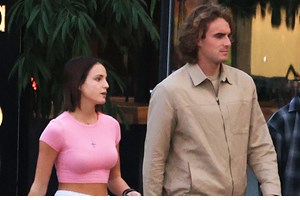 Στέφανος Τσιτσιπάς | Η οικογενειακή έξοδος στο γήπεδο μετά την αφαίρεση του διπλώματός του - εικόνα 5