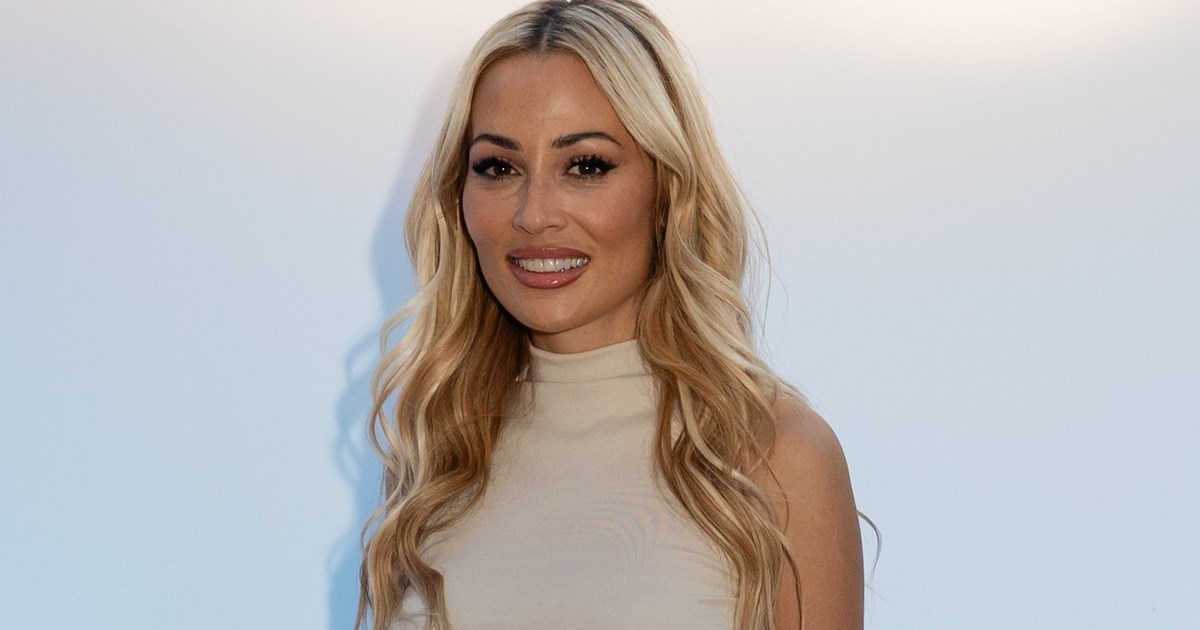 Η Σταματίνα Τσιμτσιλή με τη λινή Mango φούστα που θα βάλεις ακόμη και με το μαγιό σου