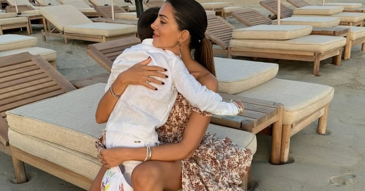 Σταματίνα Τσιμτσιλή | Στην παραλία αγκαλιά με το πιο υπέροχο μωρό - εικόνα 3