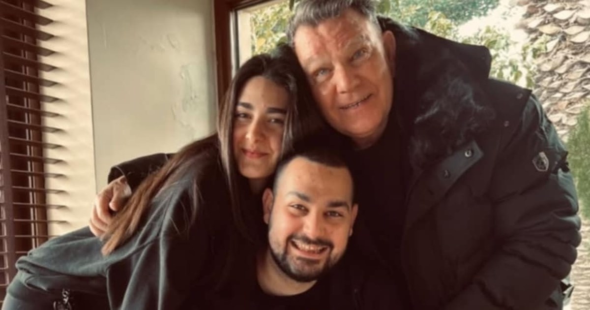 Χρίστος Κούγιας | Για φαγητό με την κούκλα αδερφή του, Μάιρα - Η ανάρτησή του