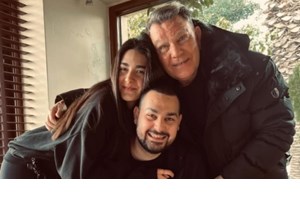 Χρίστος Κούγιας | Για φαγητό με την κούκλα αδερφή του, Μάιρα - Η ανάρτησή του