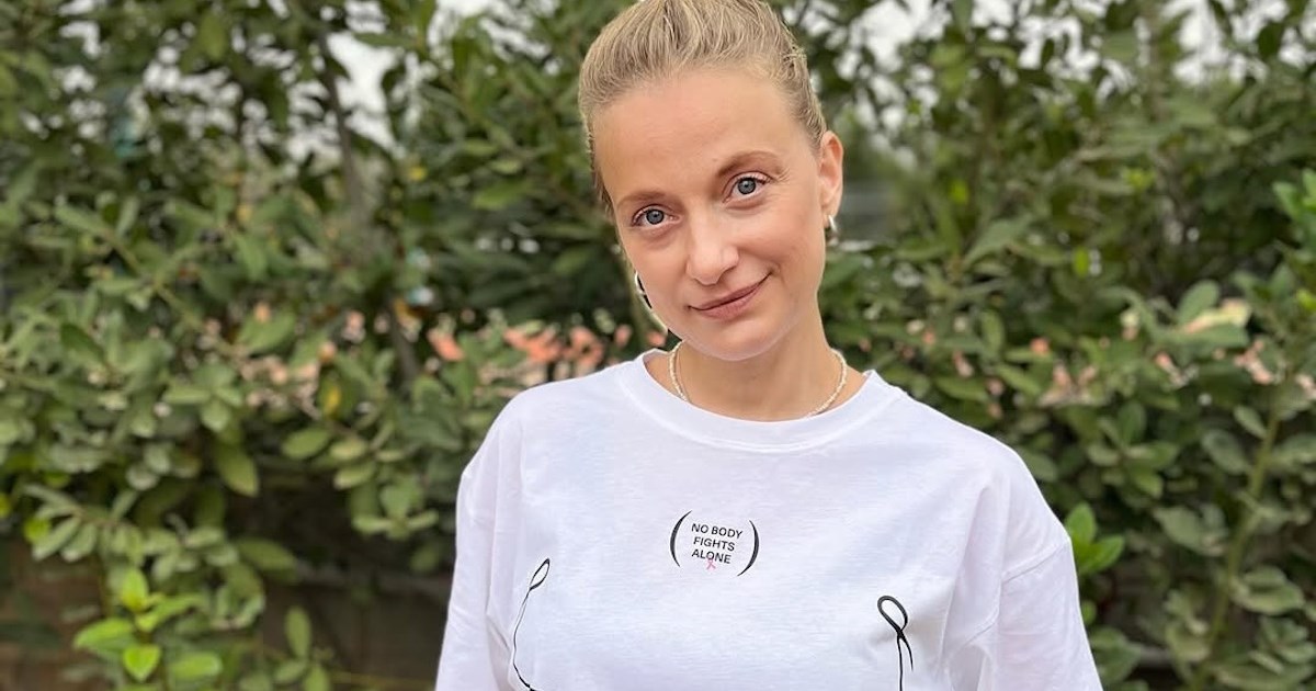 Η Λένα Δροσάκη φωτογραφίζει τον γιο της, Αναστάση στην πισίνα του πολυτελούς ξενοδοχείου που απολαμβάνουν τις διακοπές τους - εικόνα 3