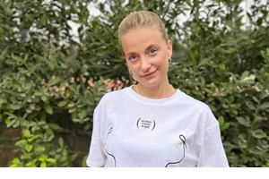 Η Λένα Δροσάκη φωτογραφίζει τον γιο της, Αναστάση στην πισίνα του πολυτελούς ξενοδοχείου που απολαμβάνουν τις διακοπές τους - εικόνα 3