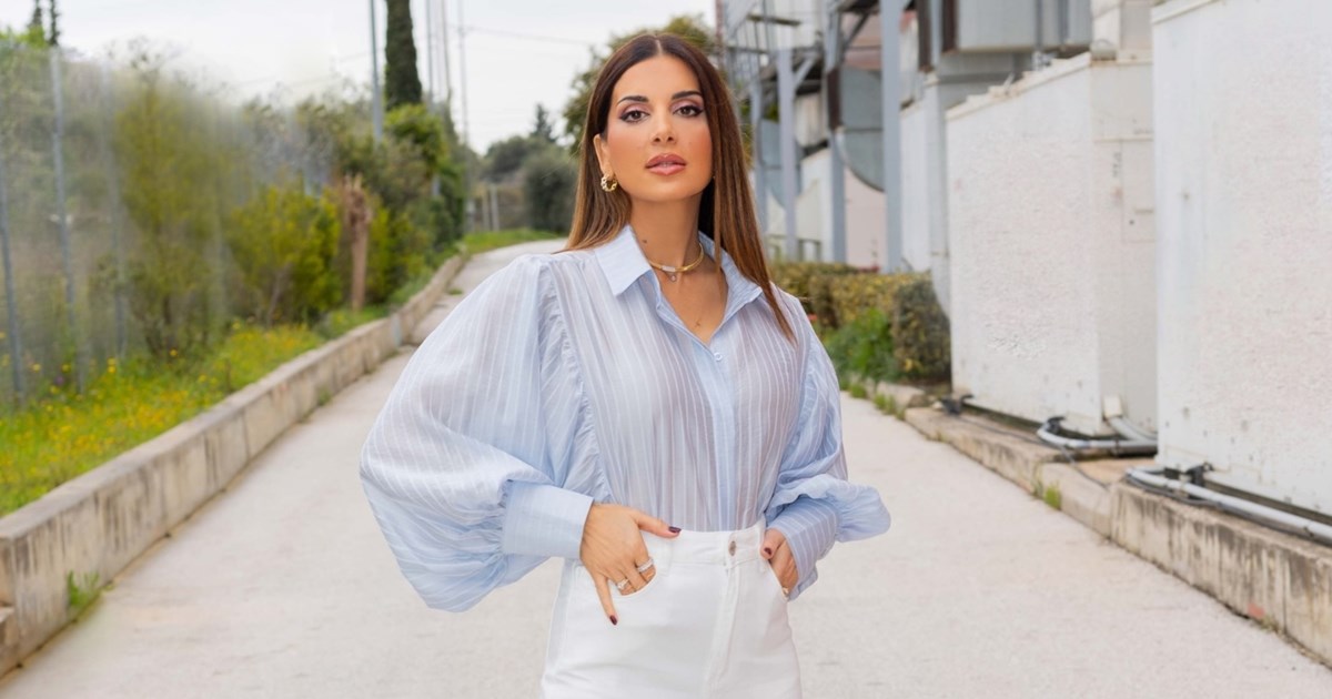 Με αέρινο summer look η Σταματίνα Τσιμτσιλή | Βόλτα πλάι στο κύμα με τα τρία της παιδιά - εικόνα 4