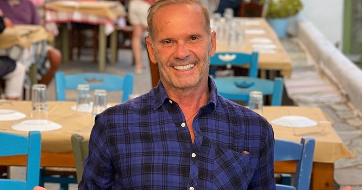 Στην κουζίνα για χάρη του γιου του ο Πέτρος Κωστόπουλος | Το δείπνο με τον Μάξιμο Κωστόπουλο στο στολισμένο σαλόνι του - εικόνα 3