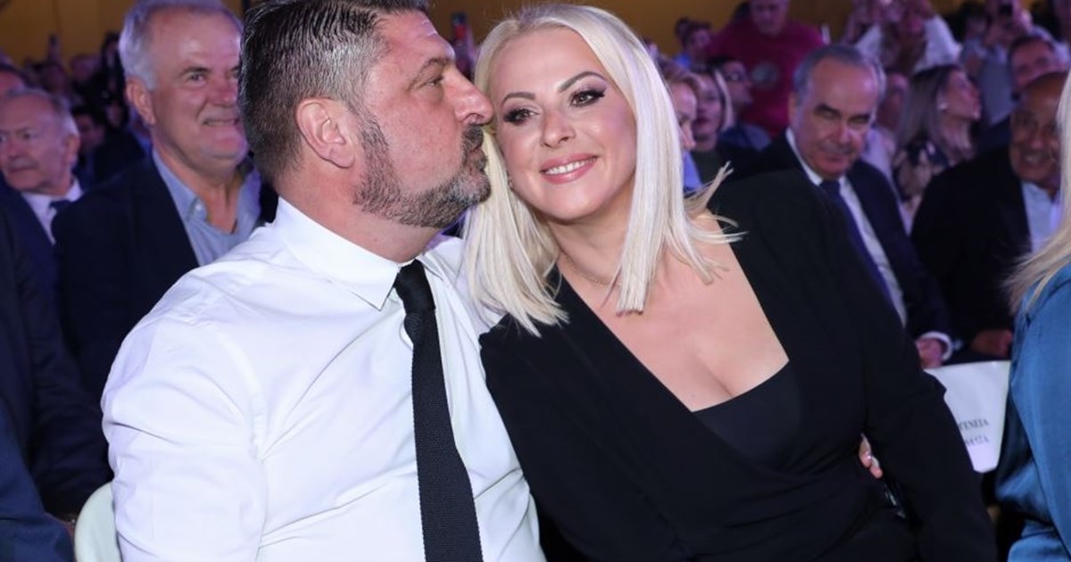 Νίκος Χαρδαλιάς | Η σπάνια δημόσια εμφάνιση με τη σύζυγο και τις κούκλες κόρες του - εικόνα 3