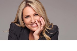 Μαριάννα Τουμασάτου | Αμακιγιάριστη σε θεατρική βραδιά - εικόνα 2