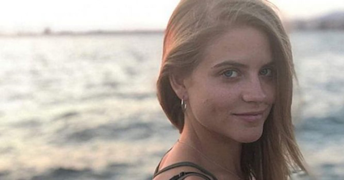 Έλλη Παπαγεωργίου | Η κόρη της Δανάης Μιχαλάκη ντυμένη χριστουγεννιάτικα στην αγκαλιά του Γιάννη Κουκουράκη