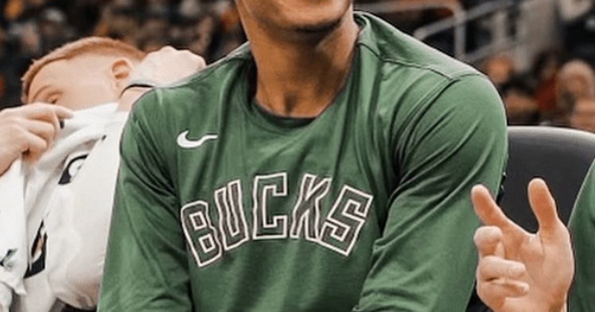 Γιάννης Αντετοκούμπο | Το τρυφερό φιλί στη σύζυγό του, Μαράια μετά τον θρίαμβο της Εθνικής