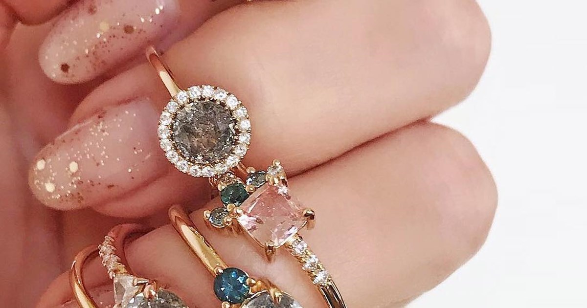 Glitter nails | Το λαμπερό trend που θα αναδείξει το μανικιούρ σου