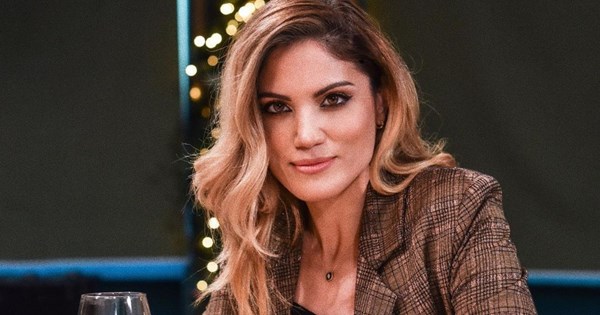 Μαίρη Συνατσάκη | Το κομψό χτένισμά της θα σε εμπνεύσει για τις βραδινές εμφανίσεις σου
