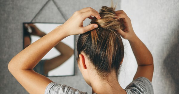 5 πανεύκολα hair hacks που θα σου λύσουν τα χέρια το καλοκαίρι