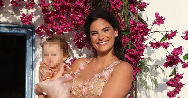 Χριστίνα Μπόμπα | Το μακιγιάζ της στη βάπτιση των διδύμων μοιάζει βγαλμένο από σελίδες high fashion περιοδικού