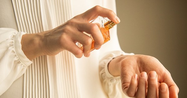 Τα ξυλώδη αρώματα που θα ερωτευτείς φέτος το χειμώνα