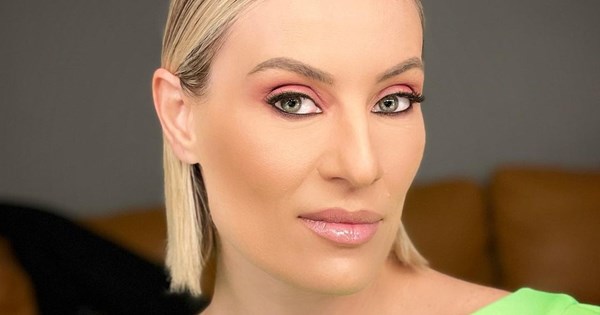 Η Ελεονώρα Μελέτη υιοθέτησε ένα από τα πιο μισητά μανικιούρ όλων των εποχών