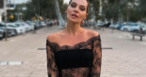 Η Υβόννη Μπόσνιακ φόρεσε το κραγιόν που κάνει τις μελαχρινές να δείχνουν πολύ γοητευτικές