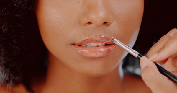 Τα αγαπημένα μας lip gloss για φυσικά σαρκώδη και ελκυστικά χείλη