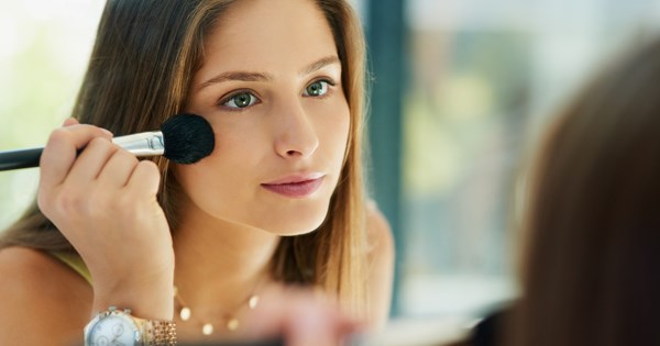 Πώς να κάνεις ένα καθημερινό σταθερό μακιγιάζ χωρίς foundation