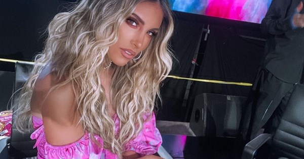 Η Αθηνά Οικονομάκου με αφέλειες | Το hair look που μας ξάφνιασε