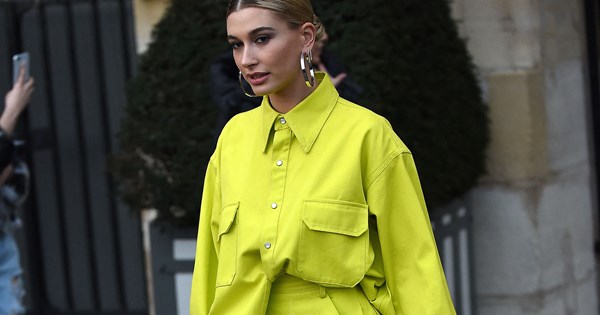 To μικρό, πανεύκολο μυστικό της Hailey Bieber για τέλεια επιδερμίδα