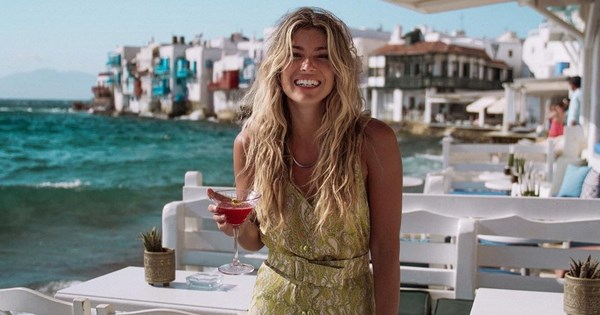Η Βάσια Κωσταρά υιοθέτησε την πιο hot right now τάση στα νύχια
