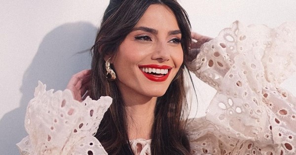 Natural mani | Η Ηλιάνα Παπαγεωργίου υιοθετεί την πιο hot τάση της άνοιξης στο μανικιούρ της