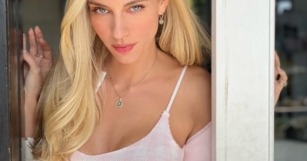 Who did it better? | Η Δούκισσα Νομικού και η Elsa Hosk έκαναν το ίδιο εντυπωσιακό updo