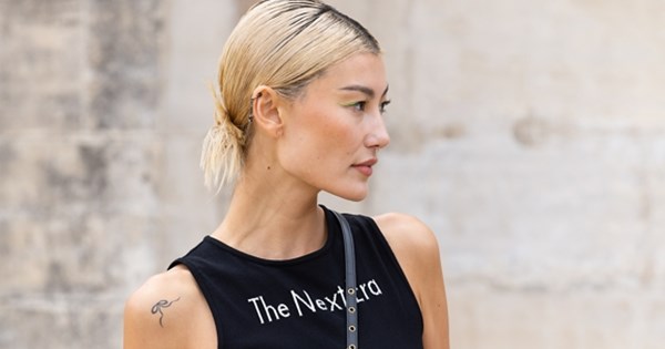 Paris Fashion Week | To πανεύκολο (και πολύ σέξι) χτένισμα για λεπτά μαλλιά που έκανε θραύση στην πασαρέλα