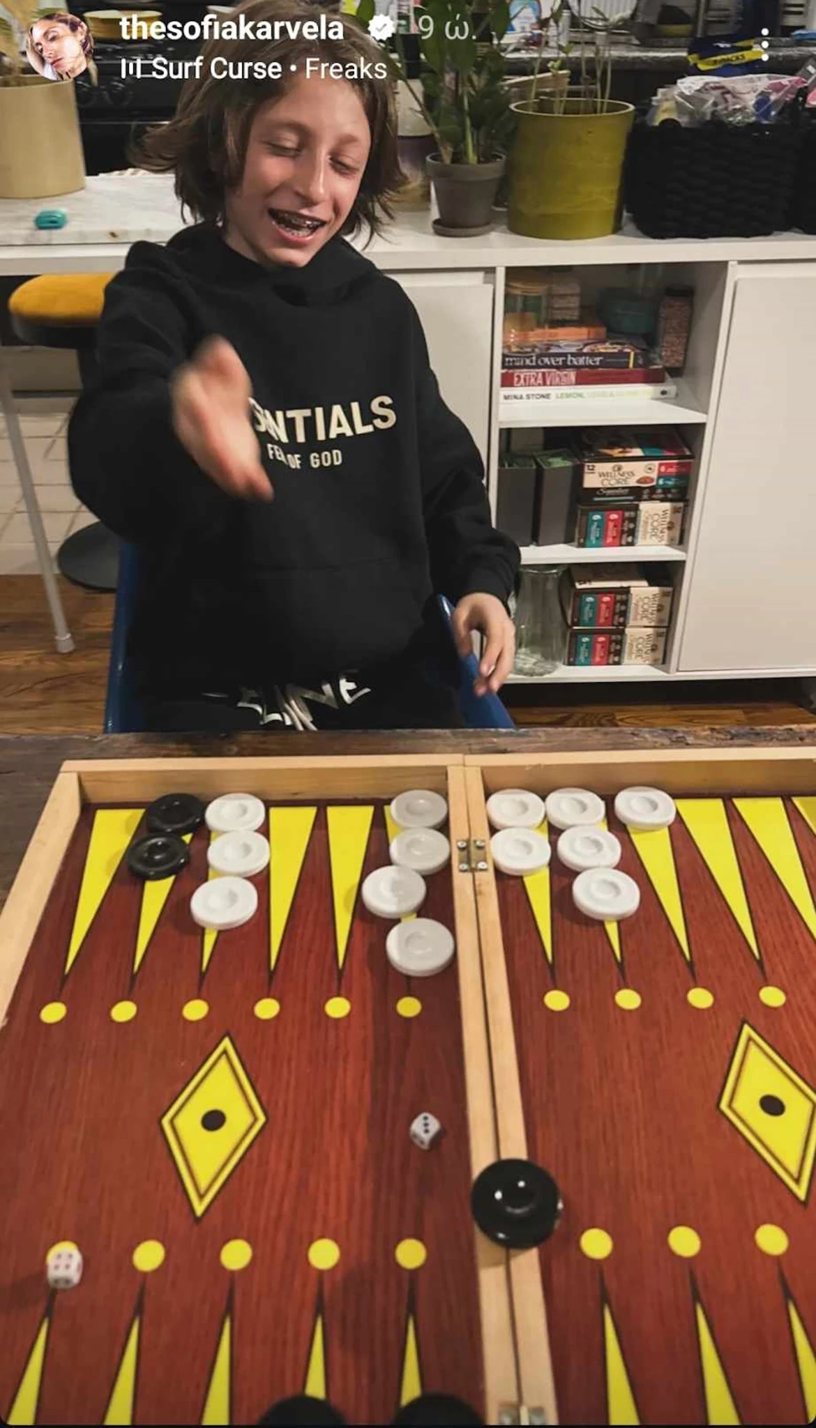 Σοφία Καρβέλα | Το παιχνίδι που λατρεύουν οι γιοι της, έχει άρωμα Ελλάδας