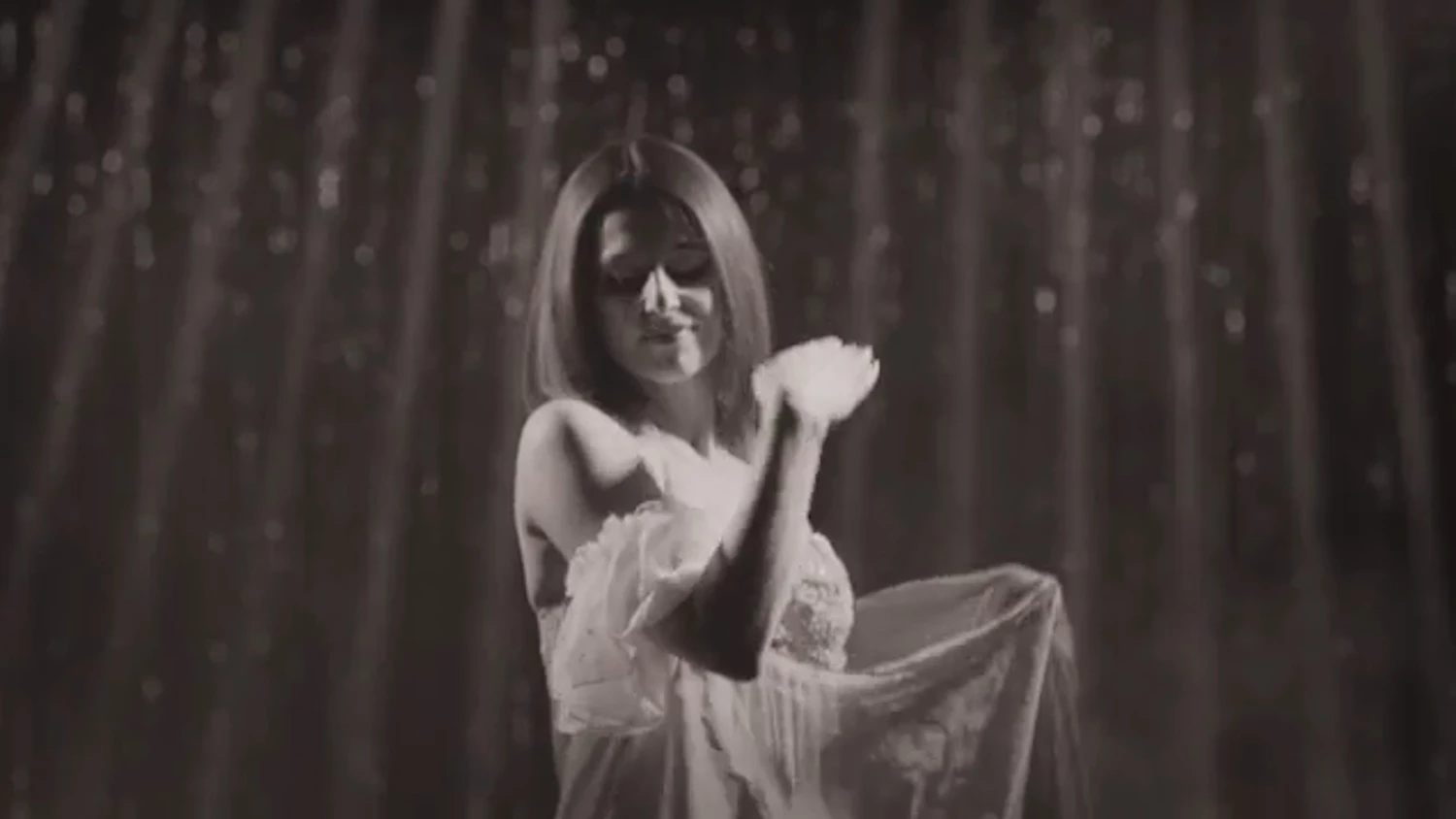 "Έχω παιδιά" | Εσύ ήξερες ότι η σύζυγος του Λάμπρου Φισφή, Σάρα Τοσκάνο θα εμφανιστεί στη σειρά;