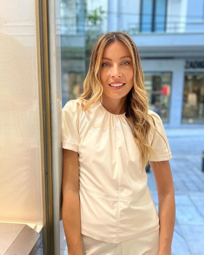 Μαριέττα Χρουσαλά | Με total white σύνολο σε lunch