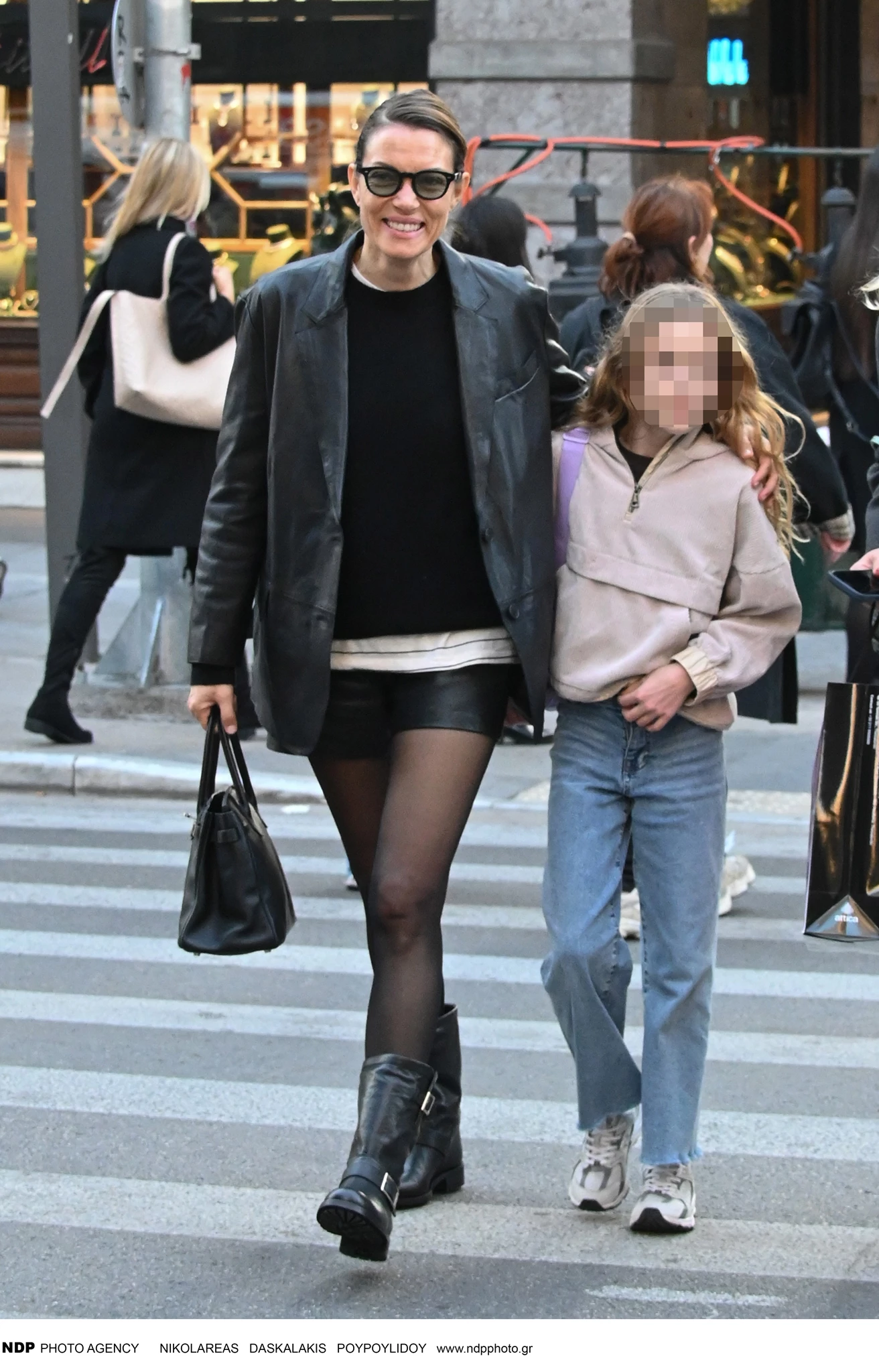 Βίκυ Καγιά & Μπιάνκα Κρασσά σε βόλτα στο κέντρο