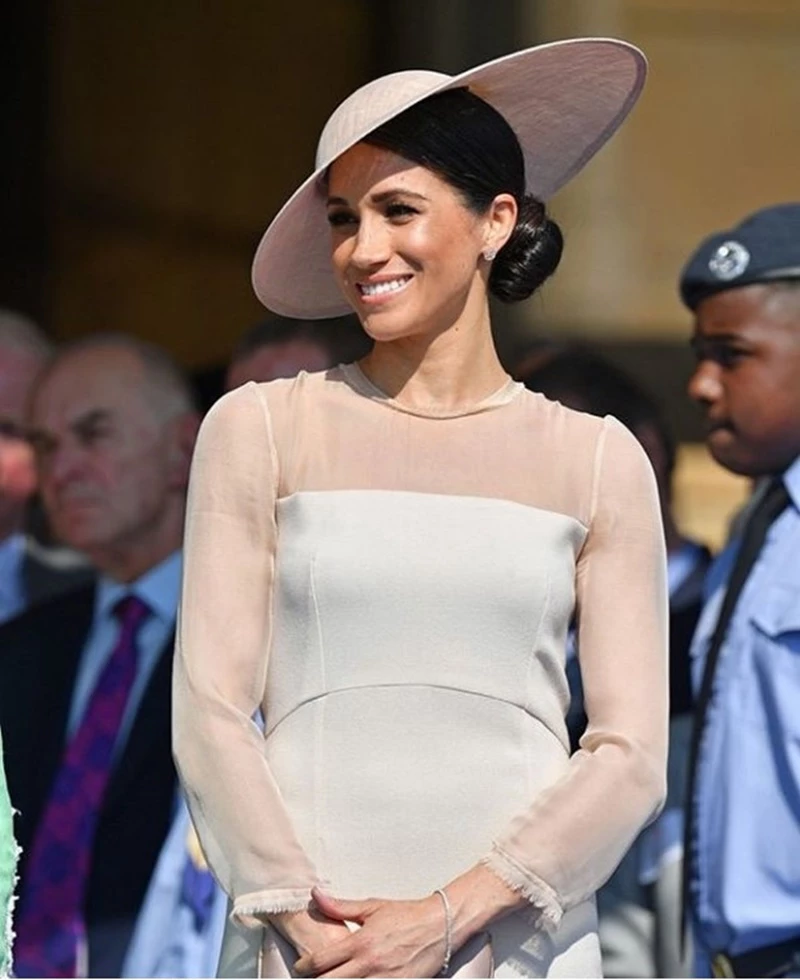 Γιατί η Meghan Markle φοράει πλέον (και σχεδόν πάντα) ουδέτερα χρώματα;