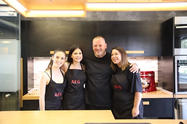 AEG x Missbloom | Όταν μαγειρέψαμε με τον Δημήτρη Σκαρμούτσο! - εικόνα 6