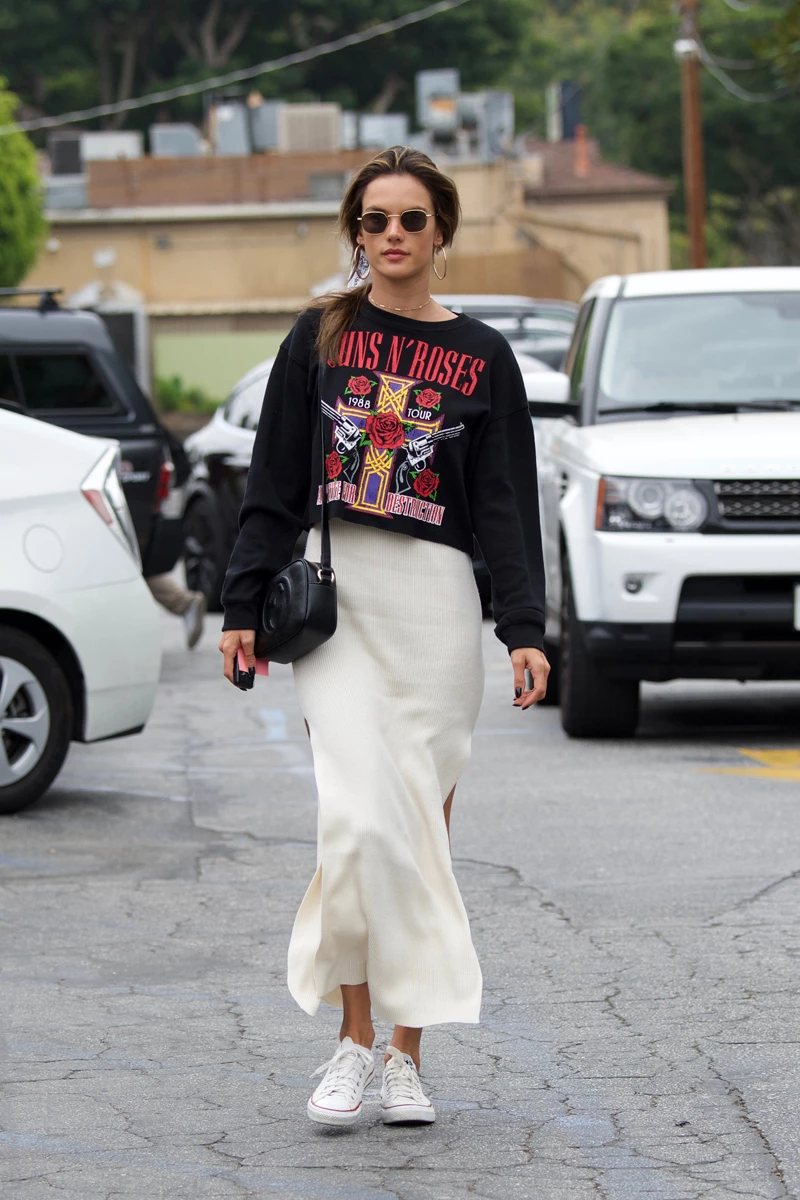 Alessandra Ambrosio | Δες το cool layering που έκανε