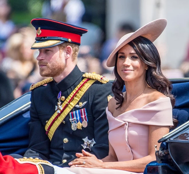 Γιατί η Meghan Markle φοράει πλέον (και σχεδόν πάντα) ουδέτερα χρώματα; - εικόνα 2