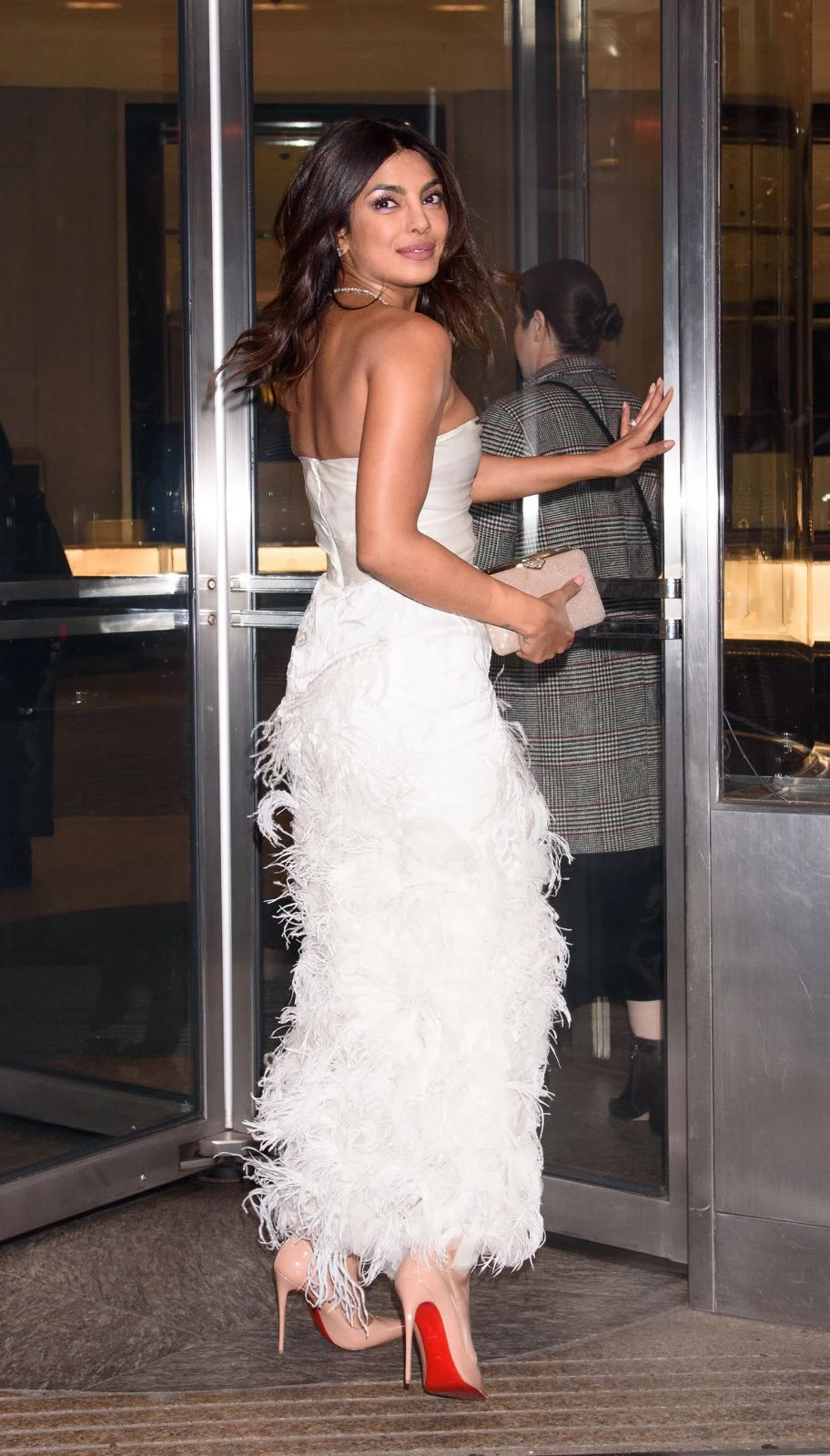 Priyanka Chopra | To pre wedding φόρεμά της ήταν καλύτερο και από νυφικό - εικόνα 2
