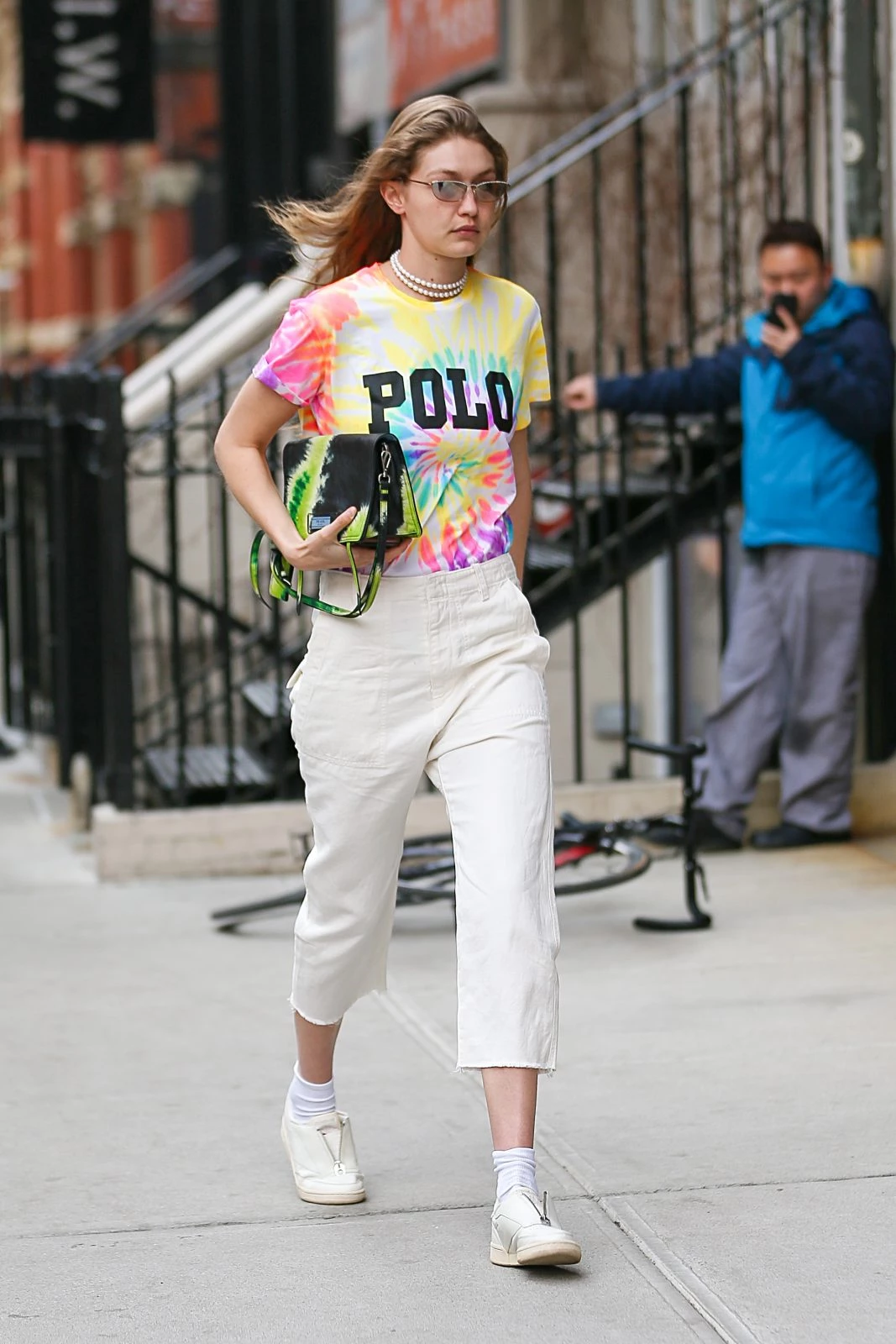 Gigi Hadid | Μόλις φόρεσε τις τέσσερις μεγαλύτερες τάσεις της σεζόν στο ίδιο outfit