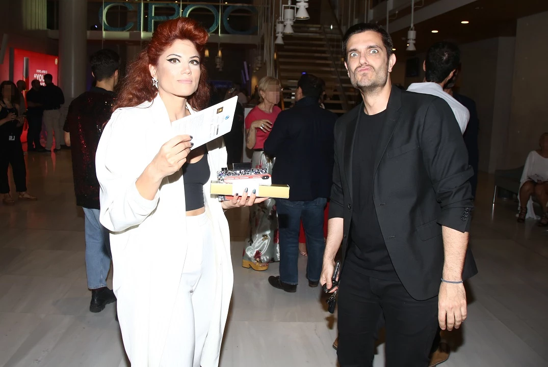 Η αμήχανη (;) στιγμή που Μαίρη Συνατσάκη και Μύρωνας Στρατής συναντήθηκαν σε επίσημο event - εικόνα 2