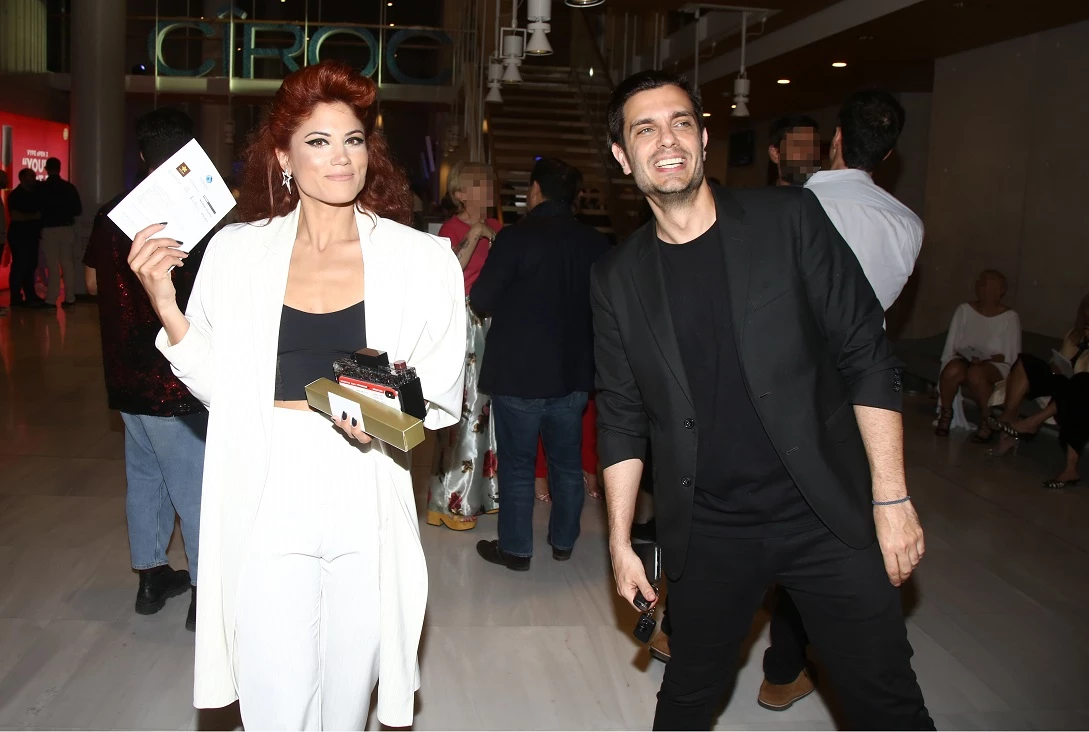 Η αμήχανη (;) στιγμή που Μαίρη Συνατσάκη και Μύρωνας Στρατής συναντήθηκαν σε επίσημο event - εικόνα 4