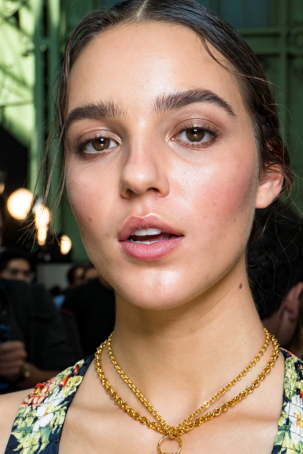 Beauty FAQs | Μαύροι κύκλοι, πότε λήγουν τα καλλυντικά, η σωστή απόχρωση μέικ απ και άλλα - εικόνα 2