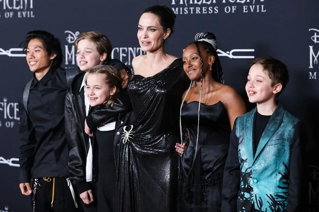 Shiloh Nouvel Jolie-Pitt,Vivienne Marcheline Jolie-Pitt,Angelina Jolie,Zahara Marley Jolie-Pitt,Knox Leon Jolie-Pitt