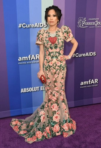 Οι celebrities που βρέθηκαν στο μοβ χαλί του amfAR στο Λος Άντζελες - εικόνα 10