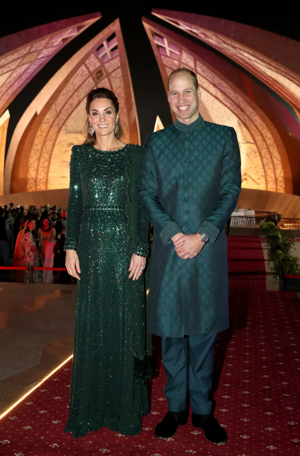 Kate Middleton | Η λαμπερή βραδινή εμφάνισή της στο Πακιστάν που εντυπωσίασε