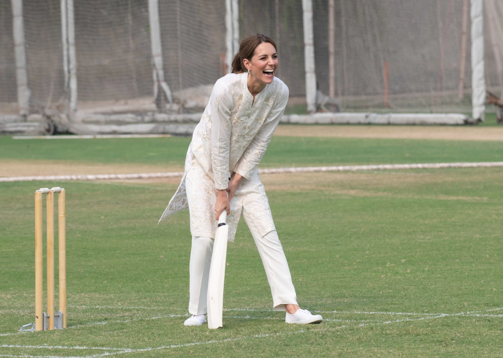 Kate Middleton | Oι άψογες εμφανίσεις της φορώντας το παραδοσιακό ένδυμα του Πακιστάν - εικόνα 4