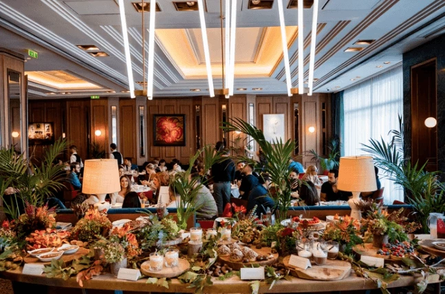 Athénée | Το νέο Lazy Sunday Brunch που συγκέντρωσε το πιο cool crowd της πόλης